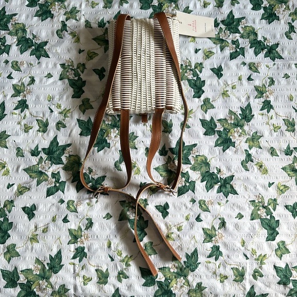 {NWT} FIBRA White Woven “Mini V Backpack” - Picture 2 of 11